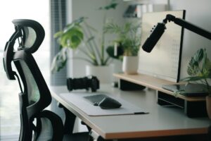 Rückenschmerzen im Home-Office: Was wirklich hilft